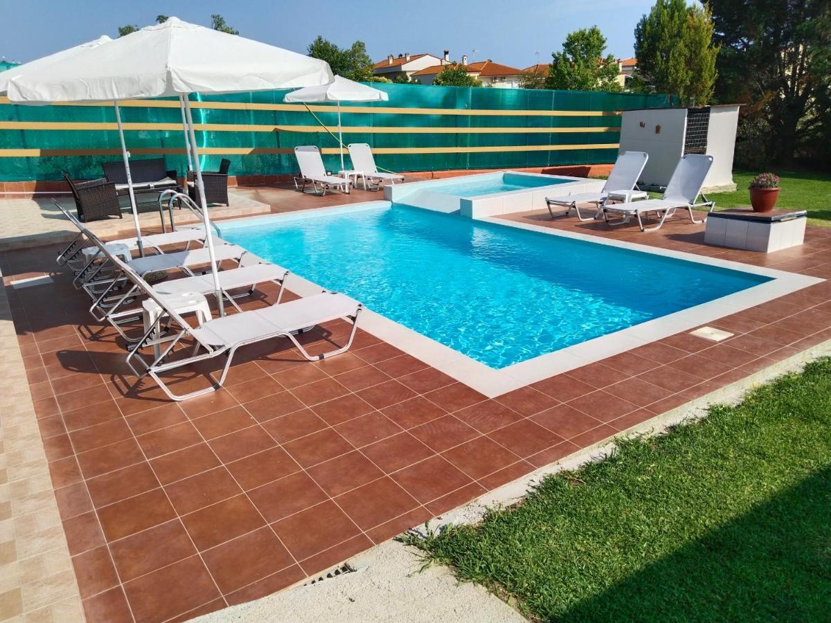 Maria Lemoni Swimming Pool Apartment Nea Skioni Exterior foto